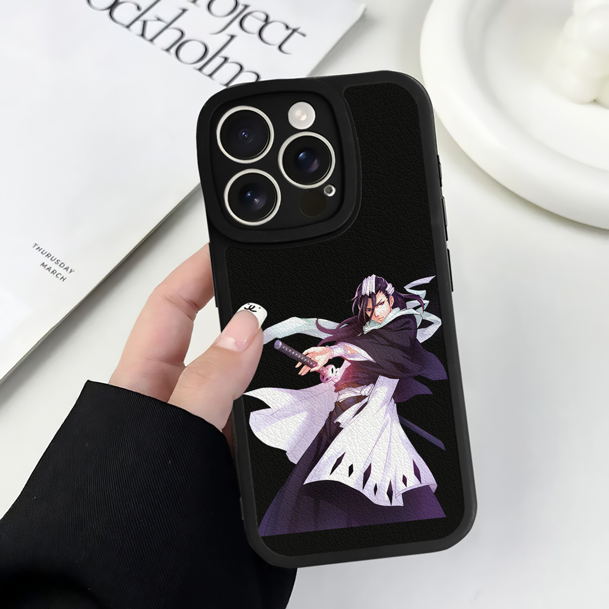 （画像用） ブリーチ くちき びゃくや BLEACH Kuchiki Byakuya 【iPhone 16シリーズ対応】シリコンスマホケース（レザー調） 材質：シリコン